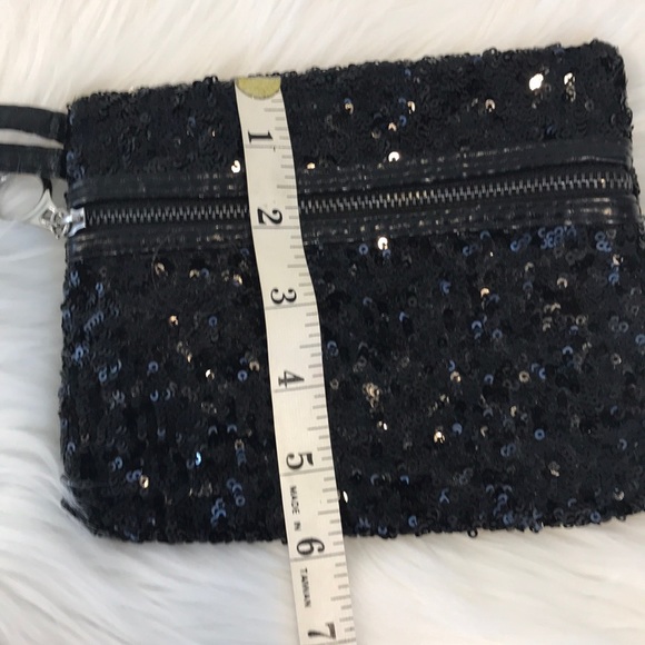 Sparkly sequin black wristlet - Picture 4 of 6